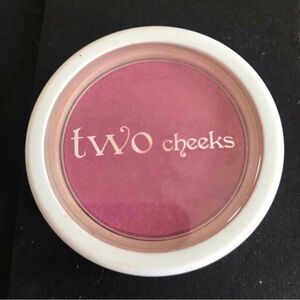 Two Cheeks Cream-to-Powder Blush in Pink